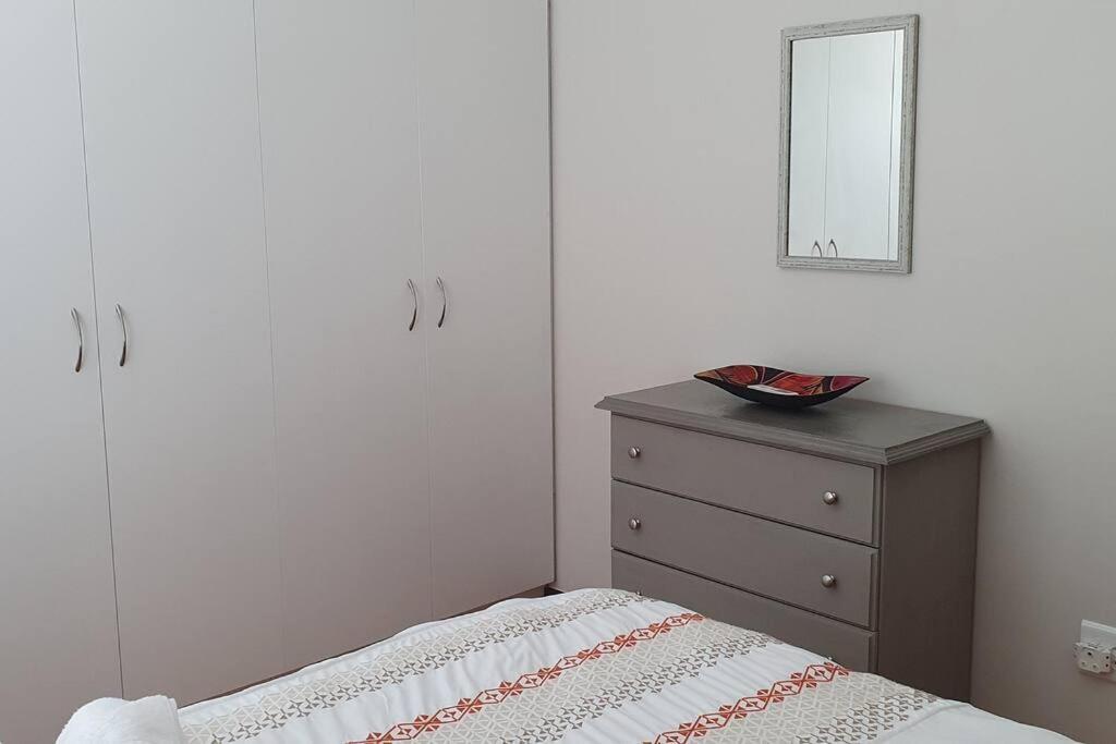 Apartment Sua Casa Has African Inspired Decor Cape Town